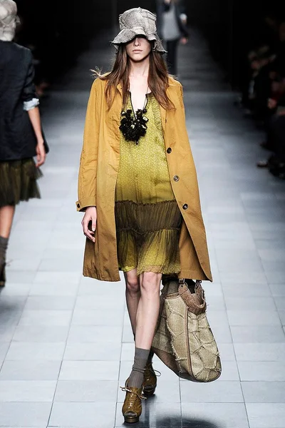 Look 10